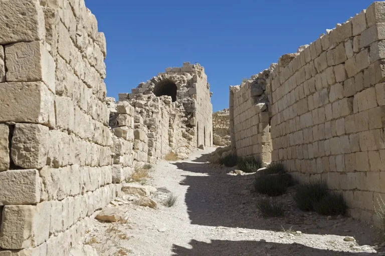 ممر حجري في قلعة الشوبك بمحافظة معان، الأردن